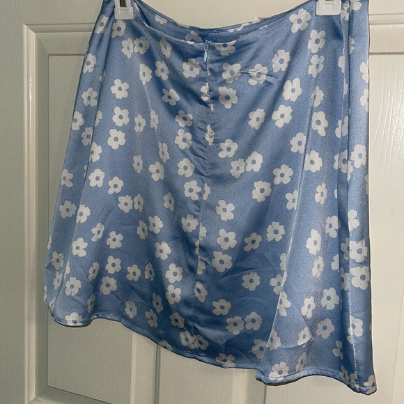 light blue flower satin skirt - Picture 2 of 4